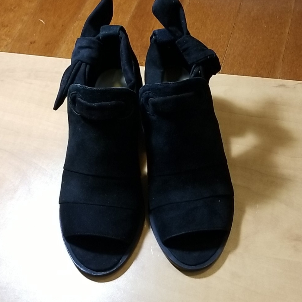 Shoes - Picture 4 of 4